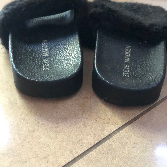 Steve Madden fuzzy slip ones - Picture 4 of 4